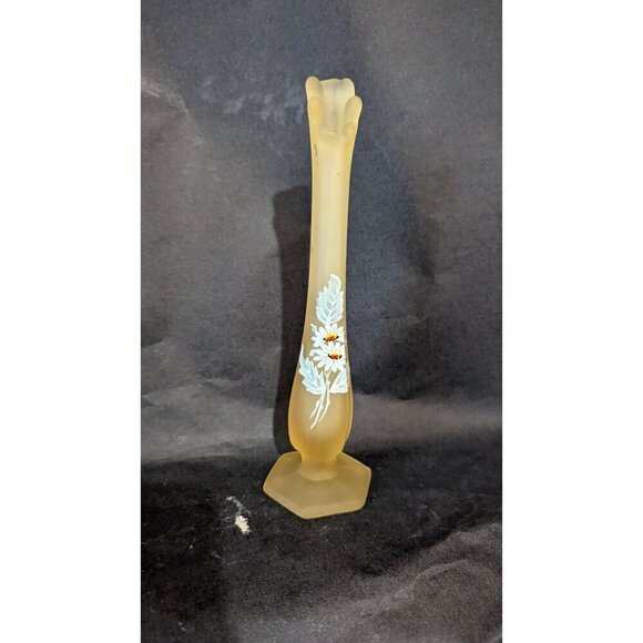 Vintage Westmoreland Yellow Mist with Daisy Decal Swung  vase - Picture 6 of 10